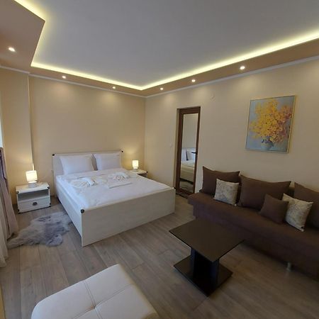 Elegant Complex Ξενοδοχείο Πάζαρτζικ Εξωτερικό φωτογραφία