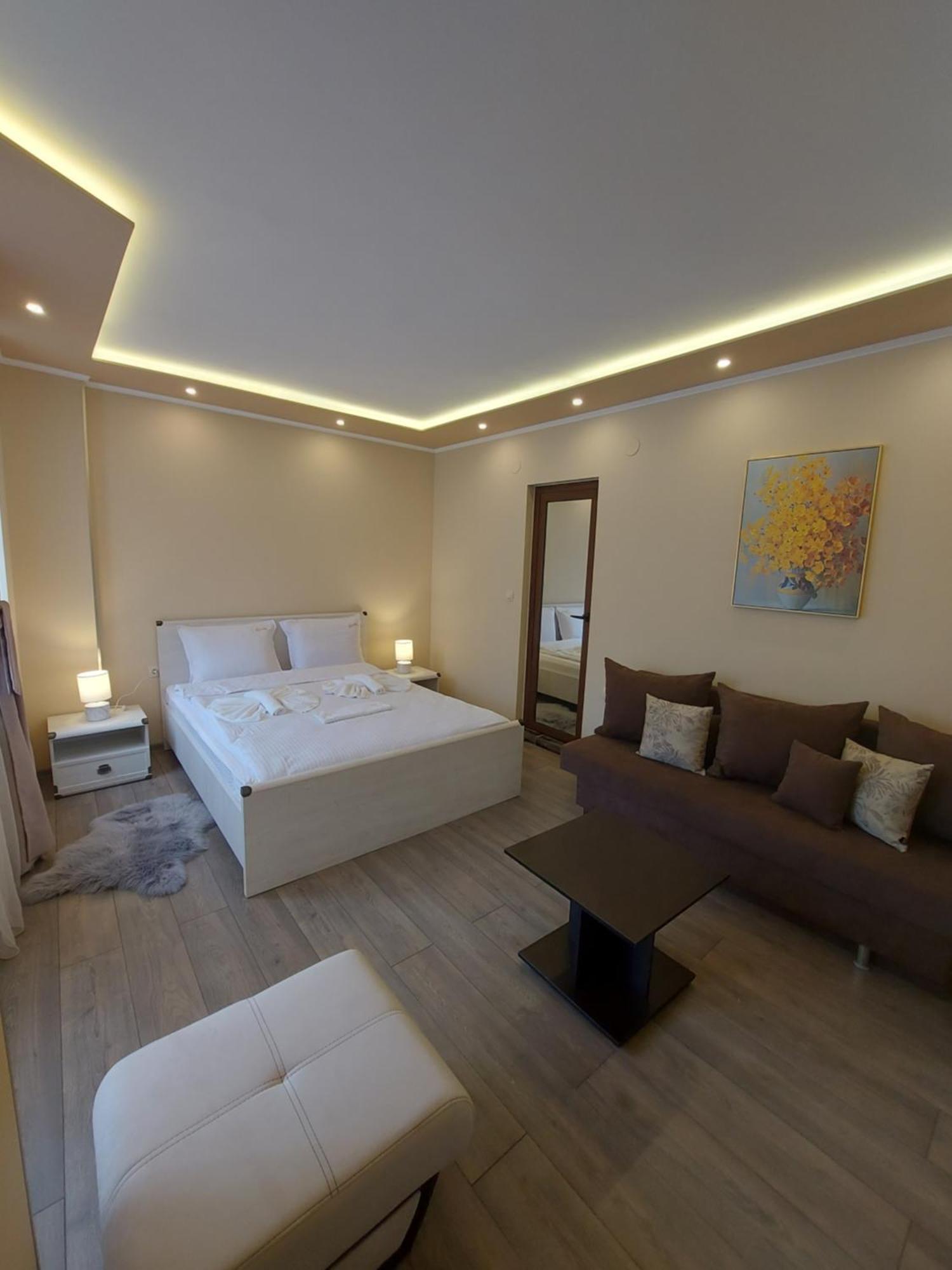 Elegant Complex Ξενοδοχείο Πάζαρτζικ Εξωτερικό φωτογραφία